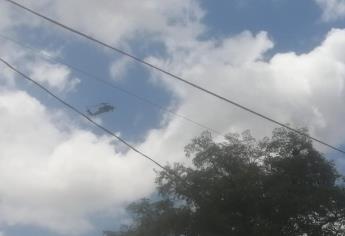 Aterriza helicóptero de la Marina cerca de yarda asegurada en Eldorado