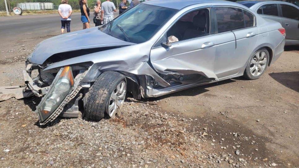 Aparatosa carambola deja 7 vehículos dañados sobre la carretera Mochis-Ahome
