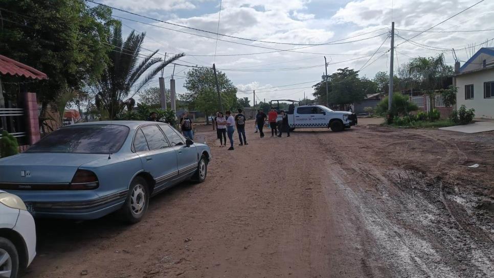 Reportan hombres amarrados y niños atrapados en balacera en Sánchez Celis, Eldorado