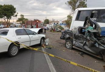 Un muerto y 17 heridos tras choque entre dos vehículos y un autobús en Culiacán