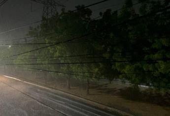 Decenas de colonias se quedan sin luz por fuertes lluvias en Culiacán