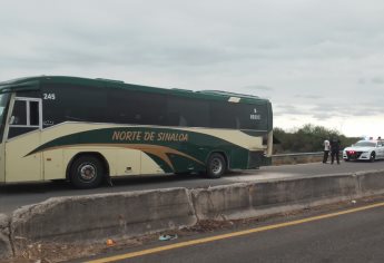 Autobús Norte de Sinaloa se incendia sobre la carretera México 15 en Guasave 