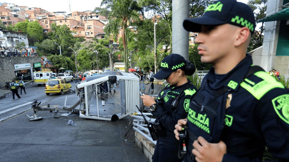 Se desploma cabina de teleférico en Medellín; hay un muerto y 12 heridos