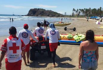 Menor de edad lesionado tras colisión entre un jet sky y un velero en playas de Mazatlán 