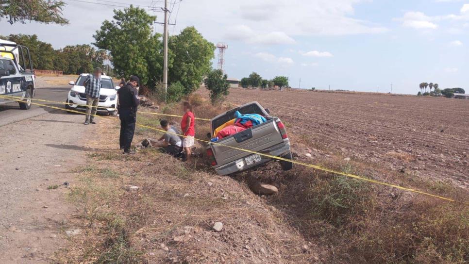 Conductor muere al sufrir una salida de camino en Guasave