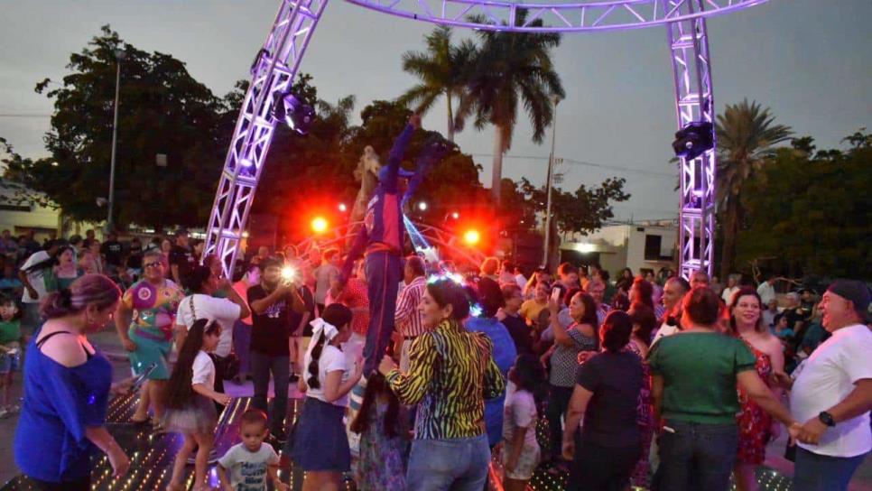 Con baile retro se lleva a cabo el segundo día del Festival Mi Ciudad en Los Mochis