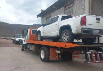 Policías aseguran camioneta con placas sobrepuestas en la colonia El Vallado