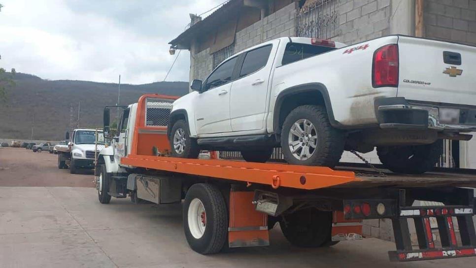 Policías aseguran camioneta con placas sobrepuestas en la colonia El Vallado