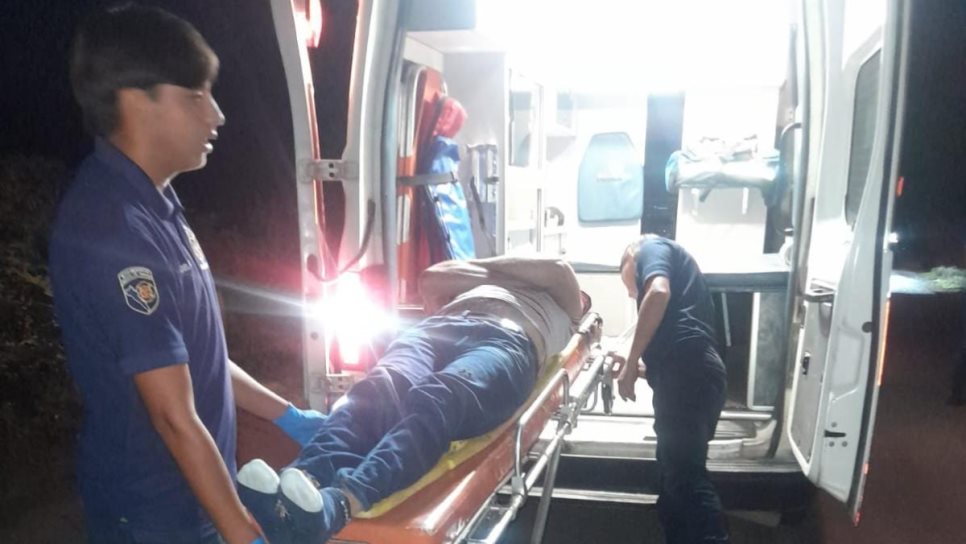 Conductor de motocicleta queda inconsciente tras derrapar en Guasave 