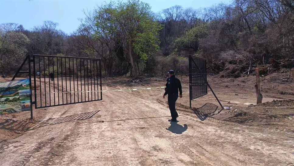 Los cuerpos estaban en el interior del campestre.