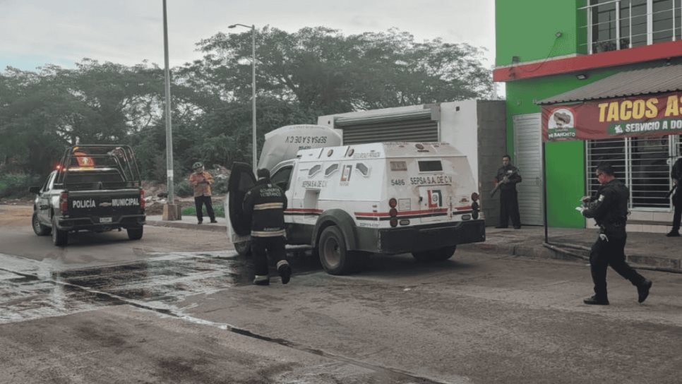 Se incendia carro de valores en Mazatlán, se salva de la rapiña