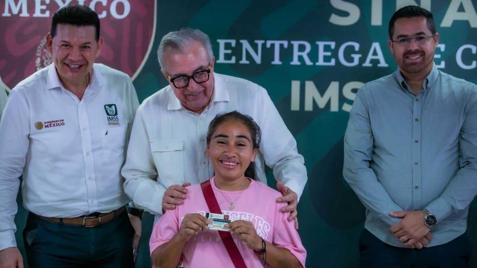 Entregan credenciales del IMSS- Bienestar a nuevos beneficiarios en Sinaloa