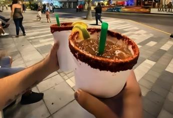 Prohíben tomar alcohol en el malecón de Mazatlán estas vacaciones de verano