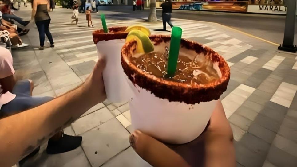 Prohíben tomar alcohol en el malecón de Mazatlán estas vacaciones de verano