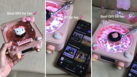 Así es el tocadiscos de Hello Kitty y que funciona con Spotify