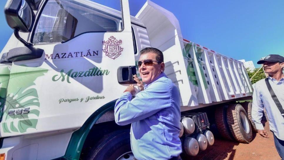 Ayuntamiento de Mazatlán invierte cerca de 30 millones de pesos en maquinaria