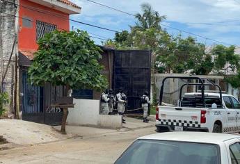 Ejército desmantela bodega de huachicol en la colonia Azteca de Mazatlán