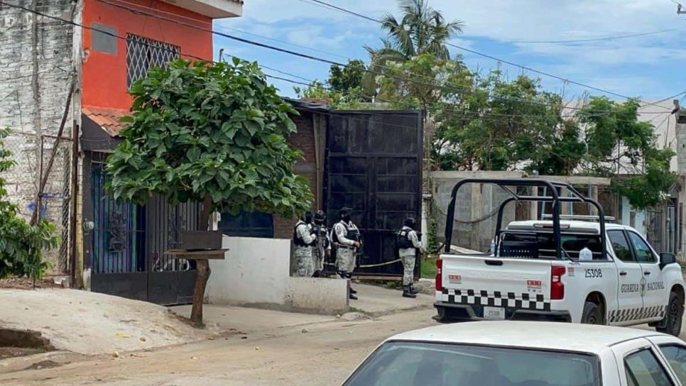 Ejército desmantela bodega de huachicol en la colonia Azteca de Mazatlán