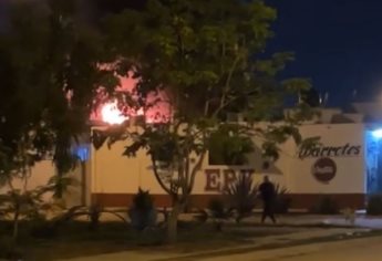 Voraz incendio de motocicleta consume una vivienda en fraccionamiento de Mazatlán