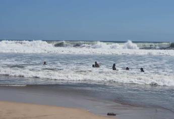 Salvan a diez turistas de morir ahogados este viernes en playas de Mazatlán