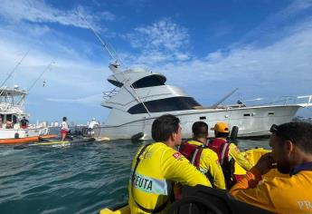 Salvan a turistas de Culiacán tras casi hundirse su yate en playas de Mazatlán