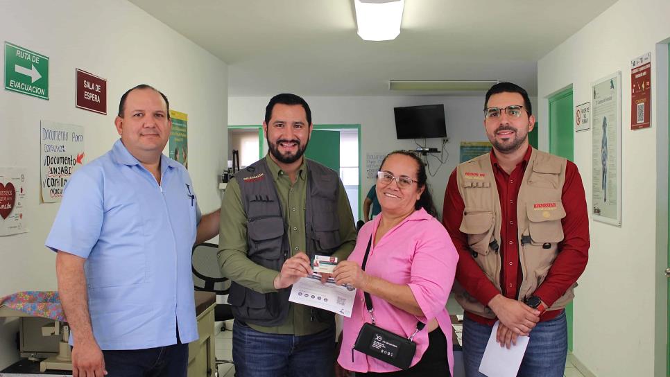 Entrega delegado de Bienestar credenciales del Programa IMSS-Bienestar y supervisa avances de la Clínica es Nuestra