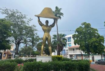 Este es el monumento de «El Hombre Universal», una de las estatuas más olvidadas de Mazatlán