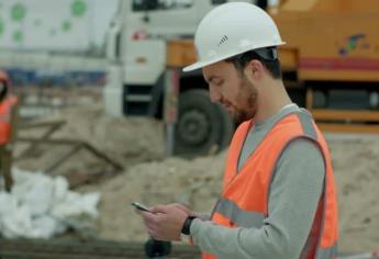 ¿Te pueden prohibir tener el celular en el trabajo? Esto dice la LFT 