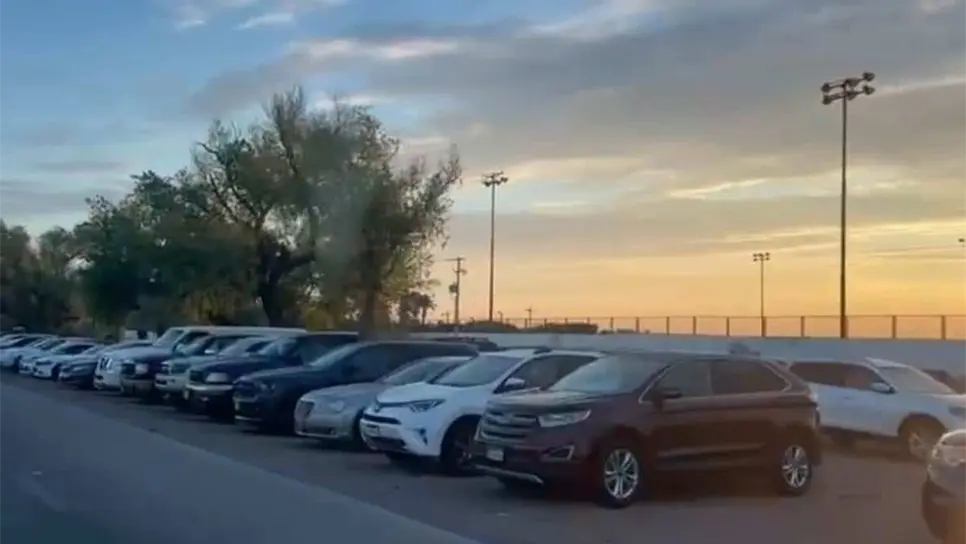 Piden desalojar la venta de carros de «Los Alamos» y regresar espacio a los ciudadanos