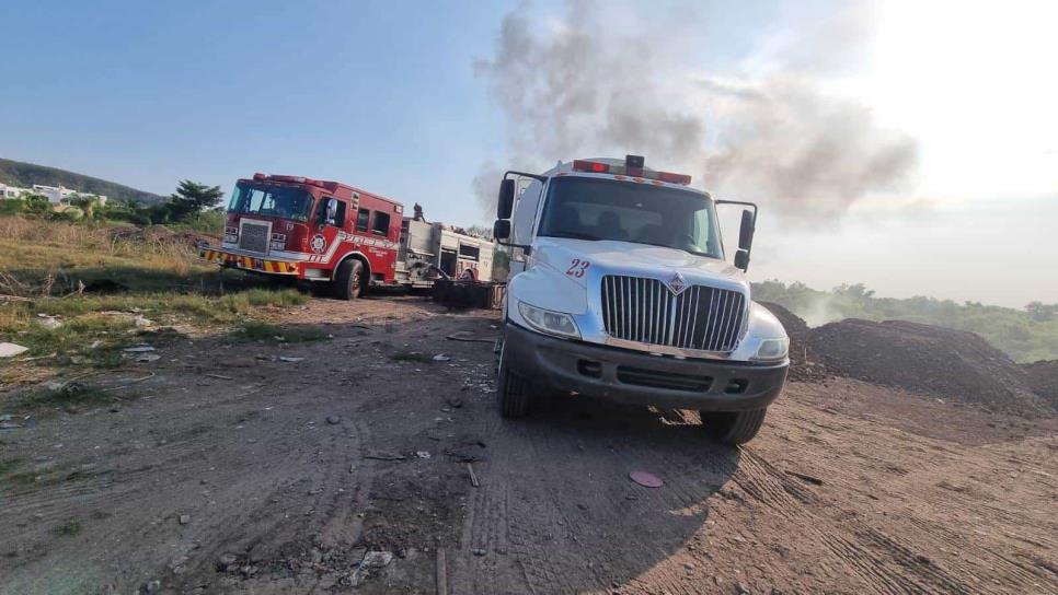 Columna de humo moviliza a grupos de emergencia en Culiacán 