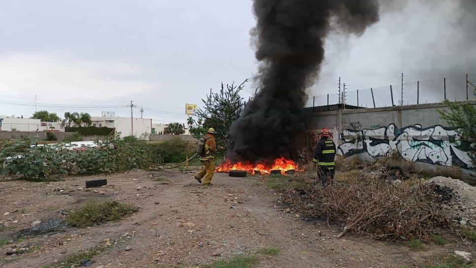 Fuerte incendio moviliza a los bomberos en la colonia El Palmito, en Culiacán