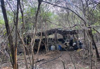 Militares aseguran narcolaboratorio con 500 litros de metanfetamina en Sanalona, Culiacán