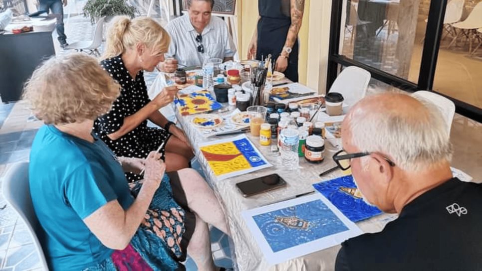 ¿Te gusta el arte y el café? En este lugar puedes pintar mientras disfrutas de una taza 