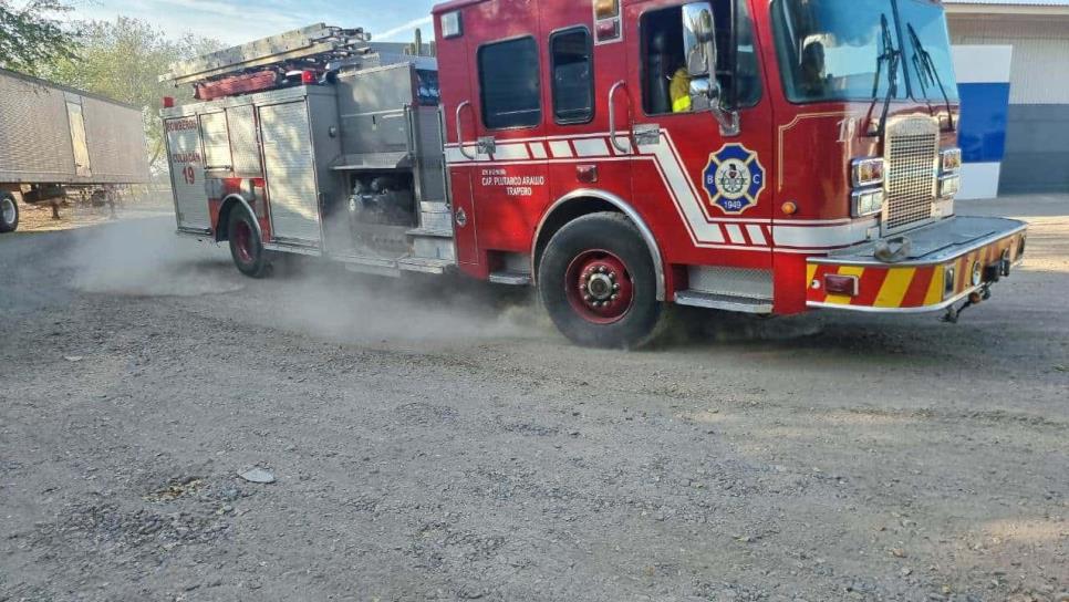 Totalmente destruida terminó la caja de un tráiler que se incendió en Navolato