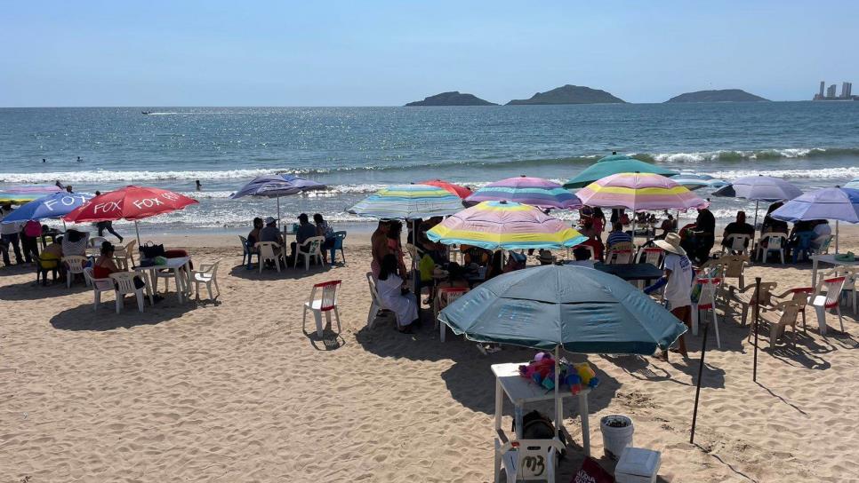 Rescatan a turista de Monterrey de morir ahogada en playas de Mazatlán