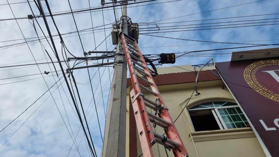 Hombre termina en el hospital tras electrocutarse con unos cables de alta tensión en Culiacán