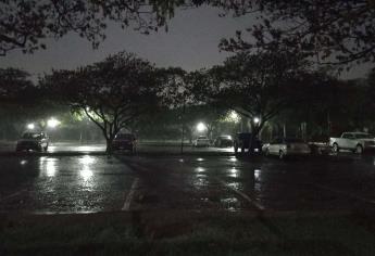 Fuertes lluvias dejan sin luz a diferentes sectores de Culiacán 