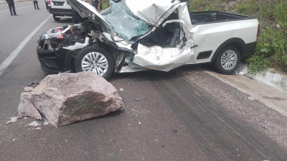 Muere mazatleco al caerle enorme piedra de cerro por la Mazatlán-Durango