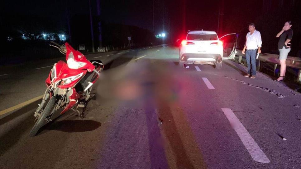 Dos mujeres resultan lesionadas tras choque de motocicleta con camioneta en Escuinapa