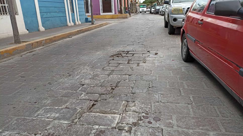 ¿Son las más bonitas? Calles del Centro Histórico de Mazatlán lucen con baches