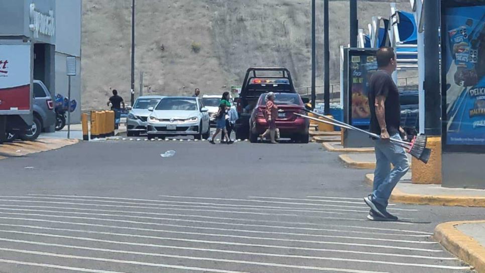 Con punta de pistola despojan una camioneta en el sector Montebello de Culiacán