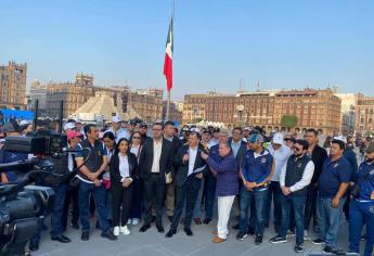 Integrantes de la UAS se manifiestan en Palacio Nacional