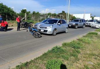 Motociclista resulta lesionada tras ser embestida por un vehículo en Mazatlán 