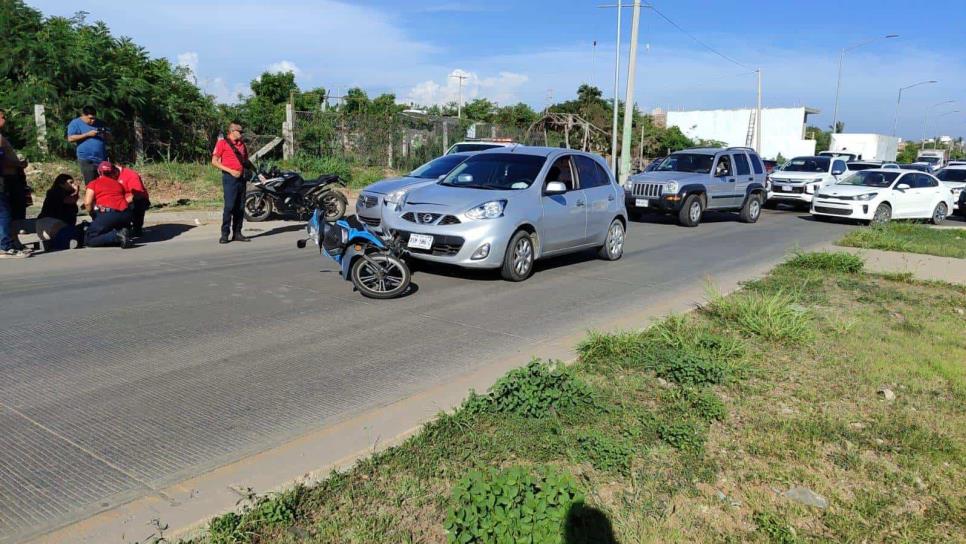 Motociclista resulta lesionada tras ser embestida por un vehículo en Mazatlán 