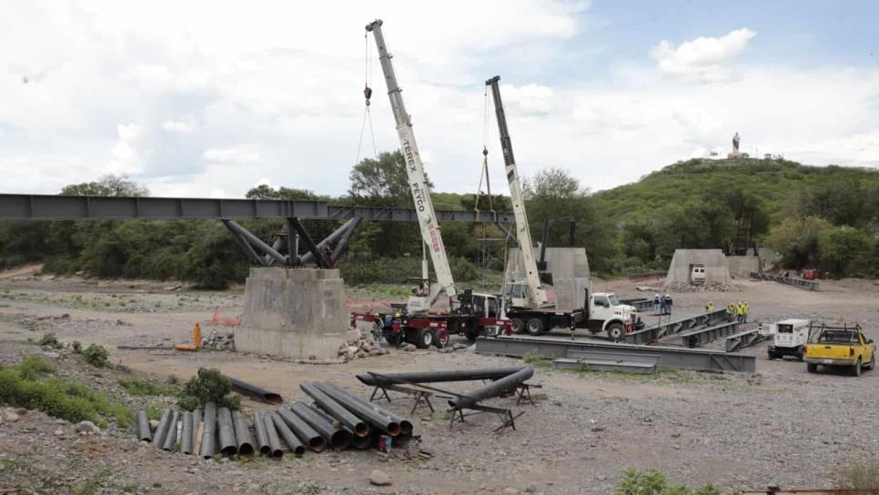 Rocha Moya supervisa construcción de carreteras y puentes en Badiraguato 