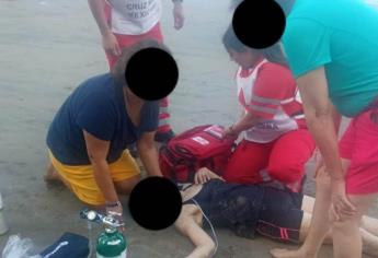 Tres turistas atrapados en la corriente marina fueron rescatados por salvavidas de Mazatlán