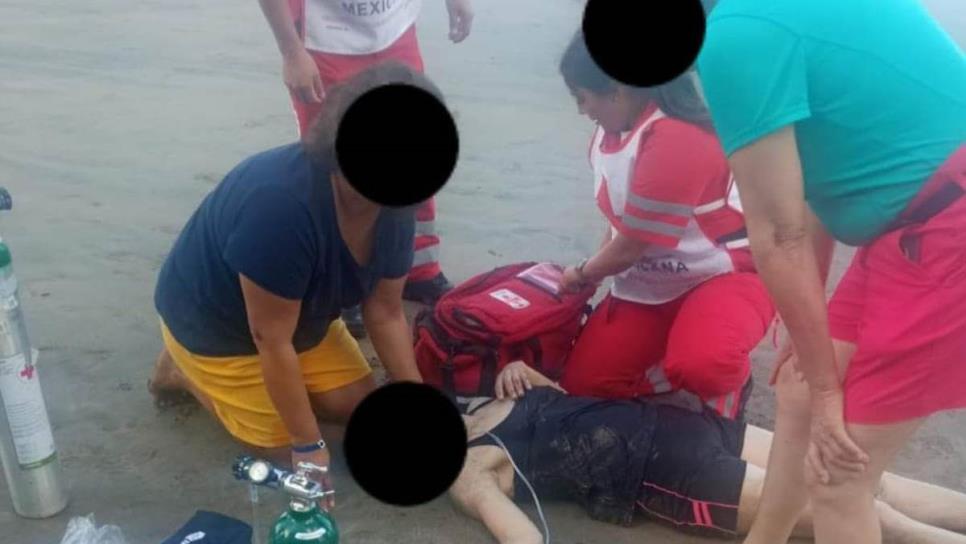 Tres turistas atrapados en la corriente marina fueron rescatados por salvavidas de Mazatlán