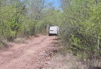 Localizan asesinado un hombre y con mensaje en una cartulina al sur de Culiacán