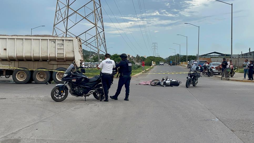 Motociclista muere aplastado por camión de carga en el fraccionamiento María Antonieta de Mazatlán 