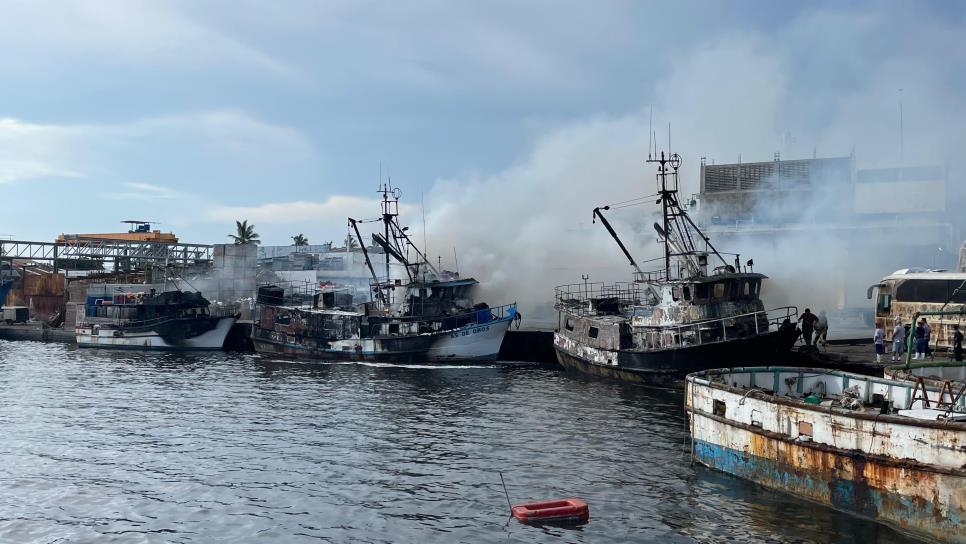 Se incendian 4 embarcaciones en muelles del Parque Bonfil de Mazatlán 